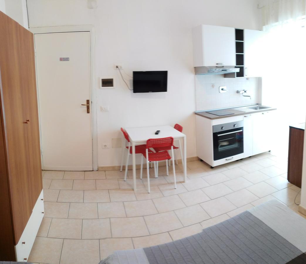 Residence Hotel Vittoria Tirrenia Dış mekan fotoğraf